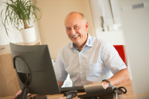 Martin Stauber an seinen Arbeitsplatz.